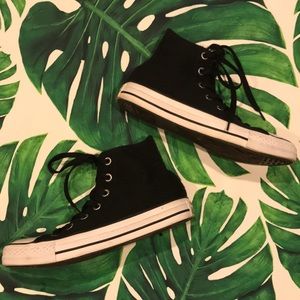 Quilted style black converse